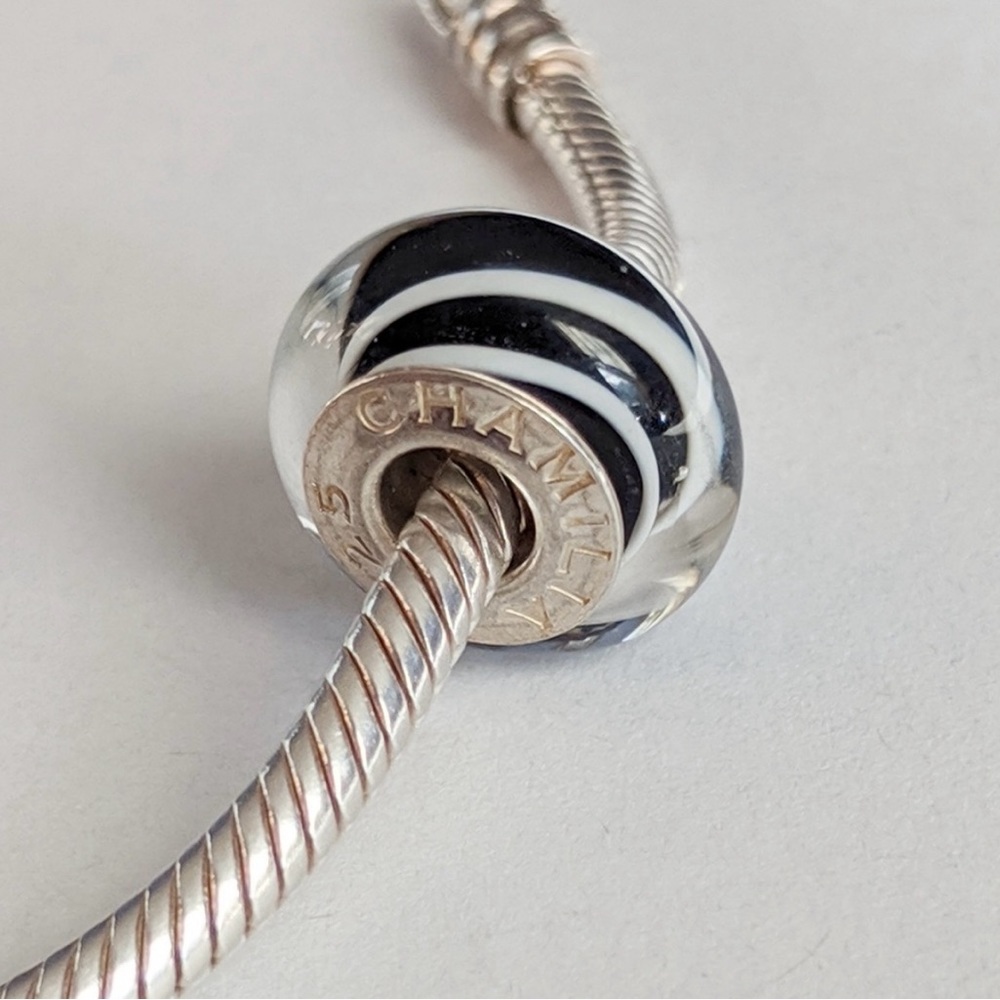Chamilia bead black with white swirl